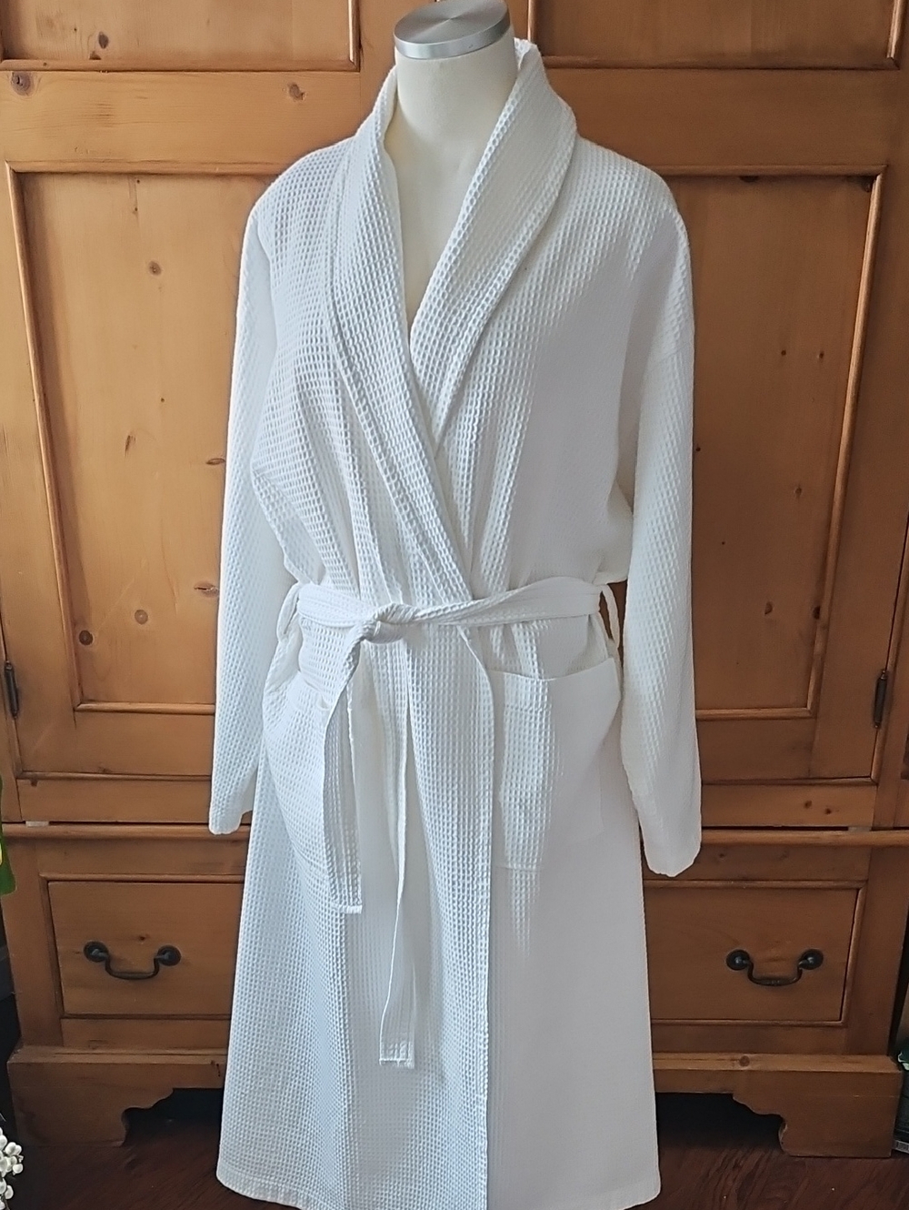Matouk Waffle Robe White Size Medium/ Large - Picture 5 of 11